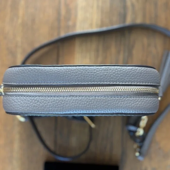 TORY BURCH Pebbled Leather Camera Bag in Silver Maple - Picture 5 of 11